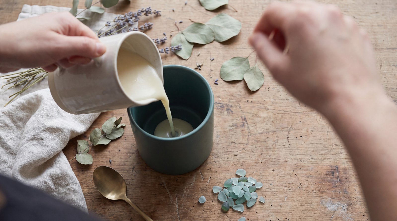 Pouring wax in the Tidon workshop